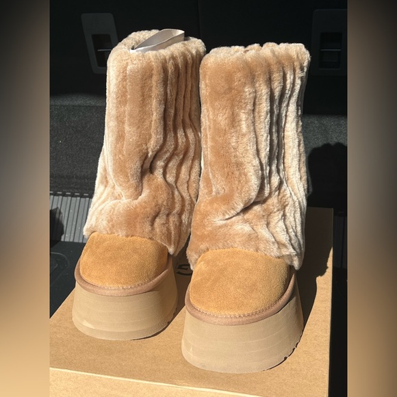 UGG Classic Short Sherpa Corduroy Platform Boot NIB 6US CHURRO UGGS in CHESTNUT - Picture 2 of 7